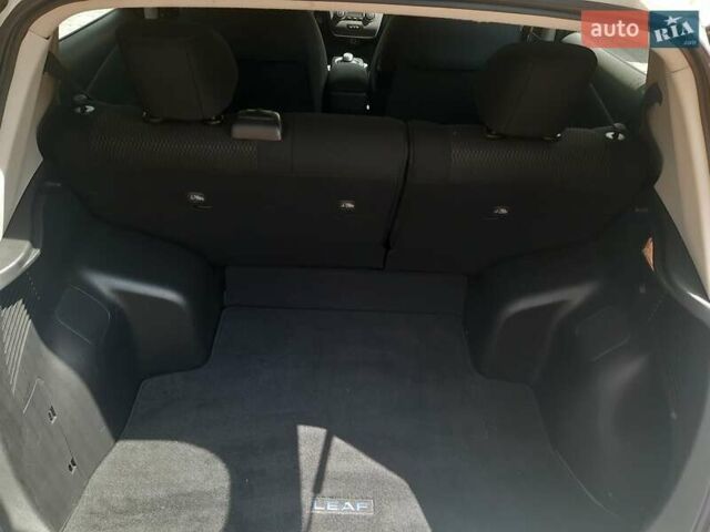 Білий Ніссан Ліф, об'ємом двигуна 0 л та пробігом 79 тис. км за 7150 $, фото 23 на Automoto.ua