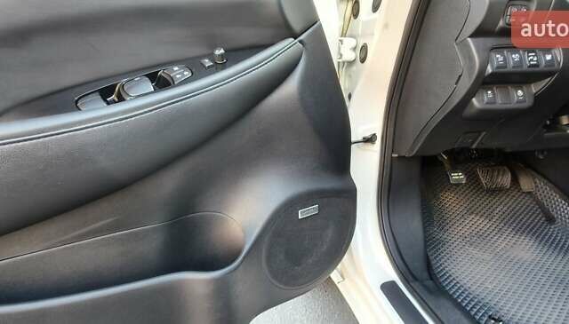 Белый Ниссан Лиф, объемом двигателя 0 л и пробегом 126 тыс. км за 10000 $, фото 10 на Automoto.ua