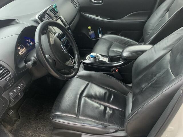 Белый Ниссан Лиф, объемом двигателя 0 л и пробегом 172 тыс. км за 6800 $, фото 5 на Automoto.ua