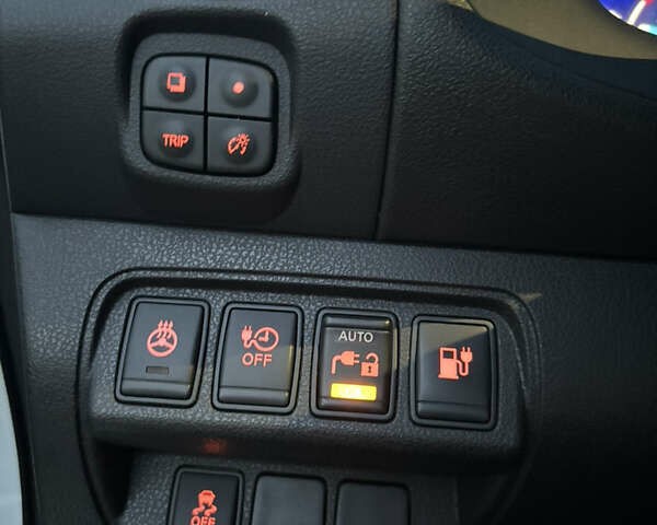 Білий Ніссан Ліф, об'ємом двигуна 0 л та пробігом 114 тис. км за 6999 $, фото 13 на Automoto.ua