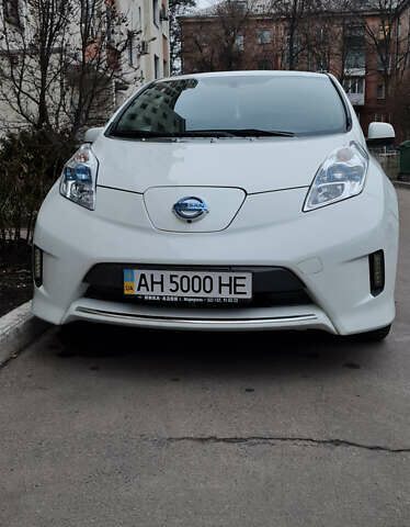 Белый Ниссан Лиф, объемом двигателя 0 л и пробегом 111 тыс. км за 7500 $, фото 3 на Automoto.ua