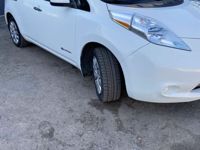 Белый Ниссан Лиф, объемом двигателя 0 л и пробегом 122 тыс. км за 6400 $, фото 2 на Automoto.ua