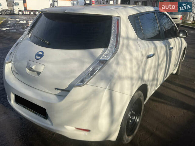 Білий Ніссан Ліф, об'ємом двигуна 0 л та пробігом 95 тис. км за 5999 $, фото 7 на Automoto.ua