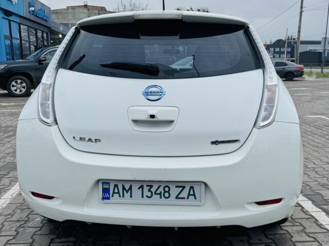 Білий Ніссан Ліф, об'ємом двигуна 0 л та пробігом 126 тис. км за 6500 $, фото 3 на Automoto.ua