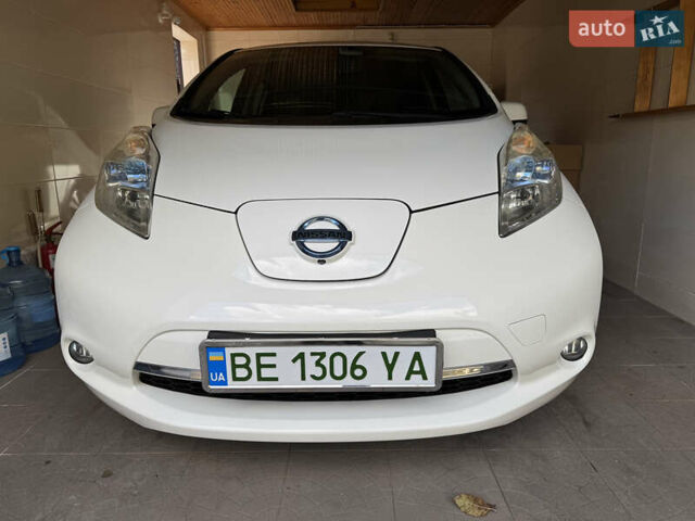 Білий Ніссан Ліф, об'ємом двигуна 0 л та пробігом 93 тис. км за 7900 $, фото 46 на Automoto.ua