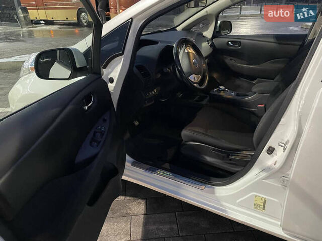 Білий Ніссан Ліф, об'ємом двигуна 0 л та пробігом 100 тис. км за 7100 $, фото 10 на Automoto.ua
