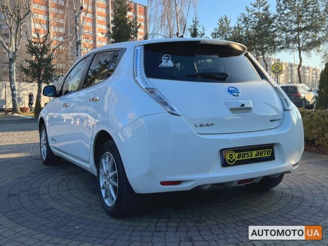 Білий Ніссан Ліф, об'ємом двигуна 24 л та пробігом 101 тис. км за 7800 $, фото 4 на Automoto.ua