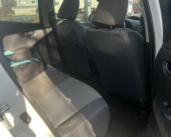 Білий Ніссан Ліф, об'ємом двигуна 0 л та пробігом 95 тис. км за 5999 $, фото 12 на Automoto.ua