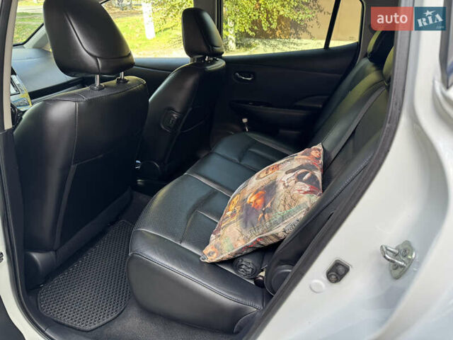 Білий Ніссан Ліф, об'ємом двигуна 0 л та пробігом 93 тис. км за 7900 $, фото 5 на Automoto.ua