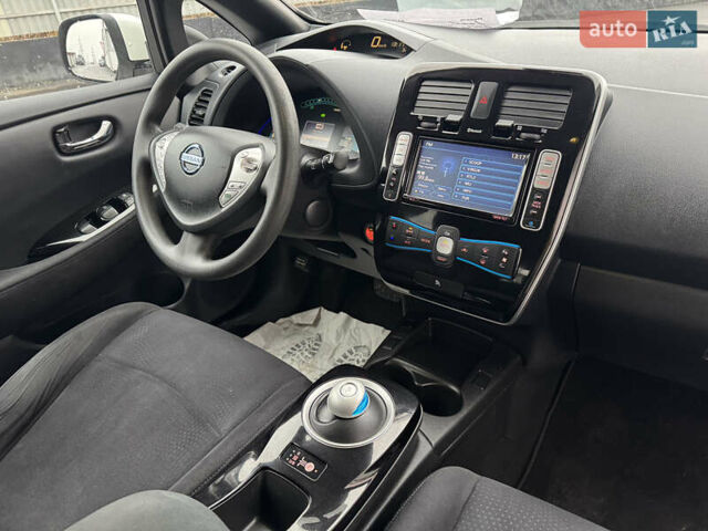 Белый Ниссан Лиф, объемом двигателя 0 л и пробегом 110 тыс. км за 6500 $, фото 14 на Automoto.ua