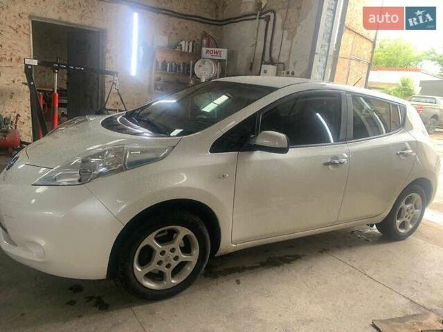 Білий Ніссан Ліф, об'ємом двигуна 0 л та пробігом 107 тис. км за 7100 $, фото 5 на Automoto.ua