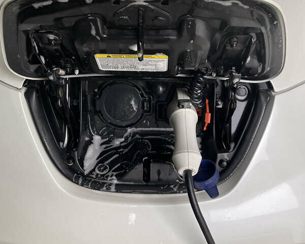 Білий Ніссан Ліф, об'ємом двигуна 0 л та пробігом 112 тис. км за 7550 $, фото 21 на Automoto.ua