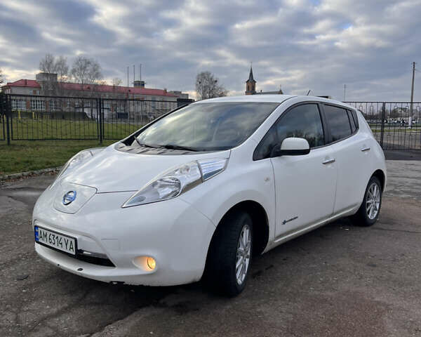 Белый Ниссан Лиф, объемом двигателя 0 л и пробегом 96 тыс. км за 8200 $, фото 6 на Automoto.ua