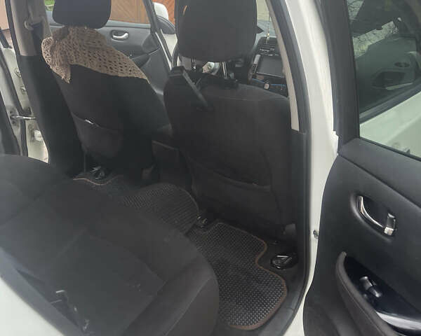 Белый Ниссан Лиф, объемом двигателя 0 л и пробегом 105 тыс. км за 6950 $, фото 10 на Automoto.ua