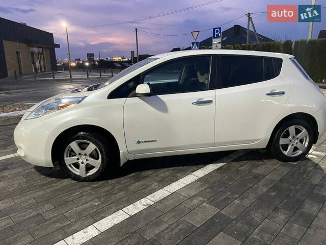 Білий Ніссан Ліф, об'ємом двигуна 0 л та пробігом 100 тис. км за 7100 $, фото 2 на Automoto.ua