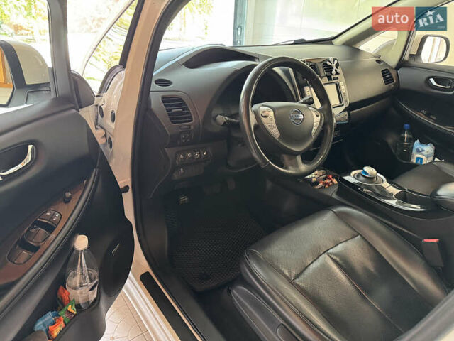 Білий Ніссан Ліф, об'ємом двигуна 0 л та пробігом 93 тис. км за 7900 $, фото 35 на Automoto.ua