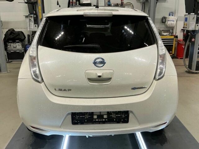 Белый Ниссан Лиф, объемом двигателя 0 л и пробегом 132 тыс. км за 7700 $, фото 1 на Automoto.ua