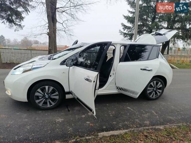 Белый Ниссан Лиф, объемом двигателя 0 л и пробегом 67 тыс. км за 7500 $, фото 13 на Automoto.ua
