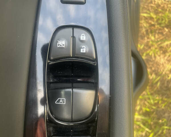 Белый Ниссан Лиф, объемом двигателя 0 л и пробегом 110 тыс. км за 7700 $, фото 10 на Automoto.ua