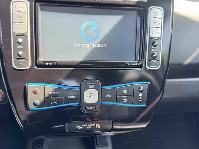 Білий Ніссан Ліф, об'ємом двигуна 0 л та пробігом 77 тис. км за 3200 $, фото 8 на Automoto.ua