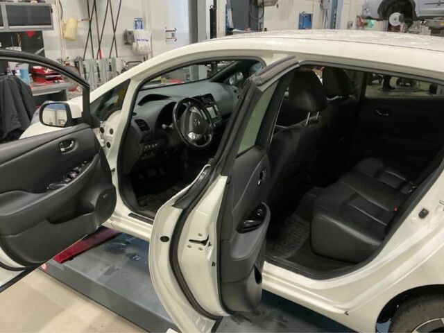 Белый Ниссан Лиф, объемом двигателя 0 л и пробегом 132 тыс. км за 7700 $, фото 10 на Automoto.ua