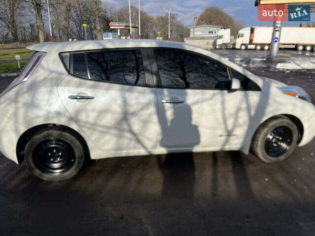 Білий Ніссан Ліф, об'ємом двигуна 0 л та пробігом 95 тис. км за 5999 $, фото 6 на Automoto.ua