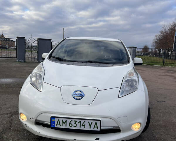 Белый Ниссан Лиф, объемом двигателя 0 л и пробегом 96 тыс. км за 8200 $, фото 7 на Automoto.ua