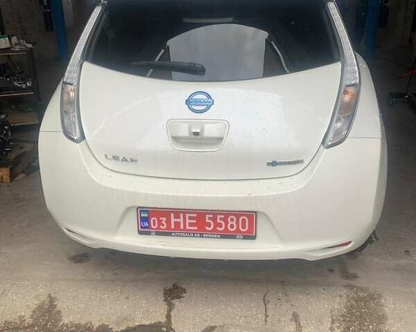 Білий Ніссан Ліф, об'ємом двигуна 0 л та пробігом 107 тис. км за 7100 $, фото 2 на Automoto.ua