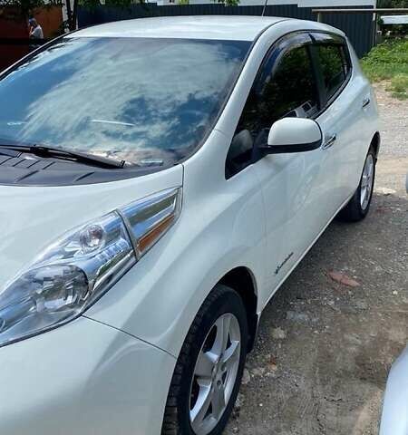 Белый Ниссан Лиф, объемом двигателя 0 л и пробегом 101 тыс. км за 7300 $, фото 7 на Automoto.ua