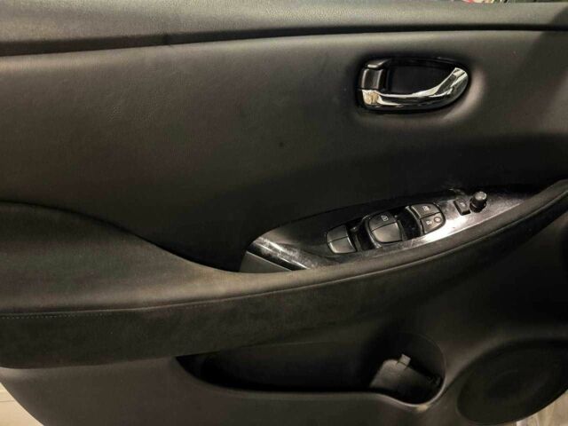 Білий Ніссан Ліф, об'ємом двигуна 0 л та пробігом 116 тис. км за 5300 $, фото 16 на Automoto.ua