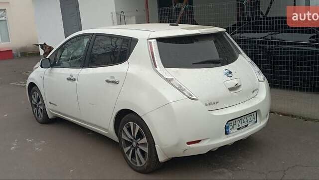 Белый Ниссан Лиф, объемом двигателя 0 л и пробегом 196 тыс. км за 7200 $, фото 10 на Automoto.ua