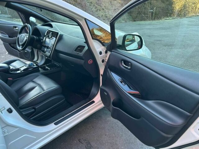 Білий Ніссан Ліф, об'ємом двигуна 0 л та пробігом 94 тис. км за 4750 $, фото 9 на Automoto.ua