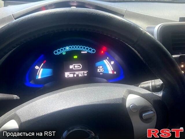 Білий Ніссан Ліф, об'ємом двигуна 80 л та пробігом 191 тис. км за 7000 $, фото 5 на Automoto.ua