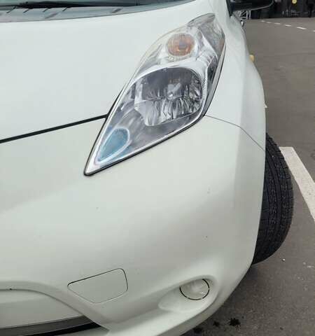 Белый Ниссан Лиф, объемом двигателя 0 л и пробегом 151 тыс. км за 8150 $, фото 4 на Automoto.ua