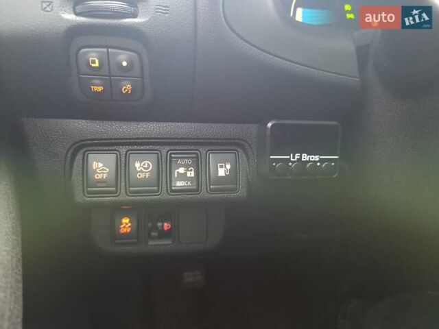 Белый Ниссан Лиф, объемом двигателя 0 л и пробегом 67 тыс. км за 7500 $, фото 1 на Automoto.ua