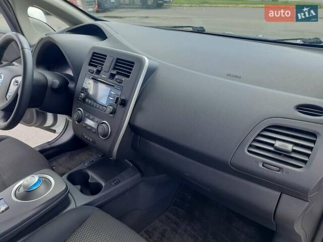 Білий Ніссан Ліф, об'ємом двигуна 0 л та пробігом 79 тис. км за 7150 $, фото 22 на Automoto.ua