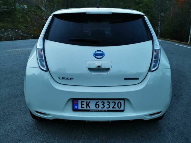 Белый Ниссан Лиф, объемом двигателя 0 л и пробегом 50 тыс. км за 4700 $, фото 9 на Automoto.ua