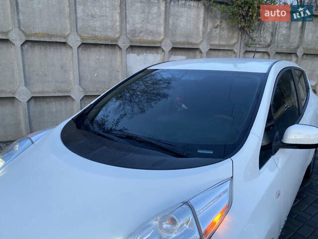 Белый Ниссан Лиф, объемом двигателя 0 л и пробегом 102 тыс. км за 6990 $, фото 7 на Automoto.ua