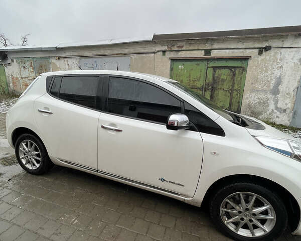 Білий Ніссан Ліф, об'ємом двигуна 0 л та пробігом 112 тис. км за 7550 $, фото 12 на Automoto.ua