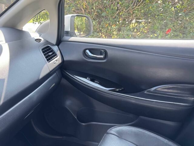 Белый Ниссан Лиф, объемом двигателя 0 л и пробегом 79 тыс. км за 1200 $, фото 7 на Automoto.ua