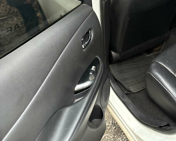 Белый Ниссан Лиф, объемом двигателя 0 л и пробегом 220 тыс. км за 5200 $, фото 16 на Automoto.ua