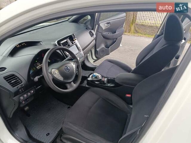 Белый Ниссан Лиф, объемом двигателя 0 л и пробегом 67 тыс. км за 7500 $, фото 23 на Automoto.ua