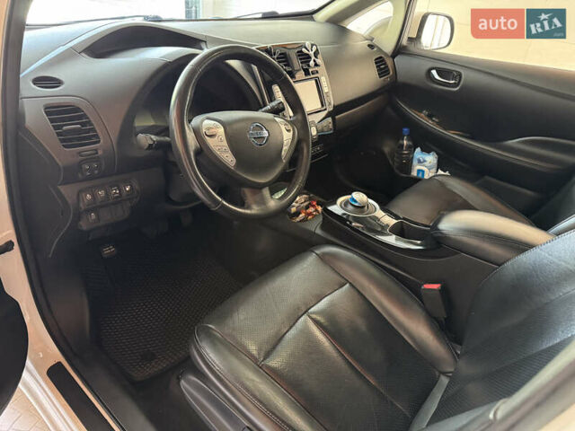 Білий Ніссан Ліф, об'ємом двигуна 0 л та пробігом 93 тис. км за 7900 $, фото 42 на Automoto.ua