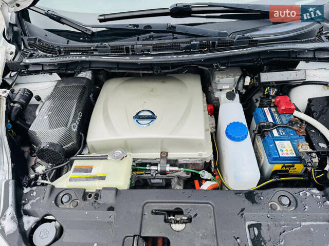 Белый Ниссан Лиф, объемом двигателя 0 л и пробегом 126 тыс. км за 6500 $, фото 14 на Automoto.ua