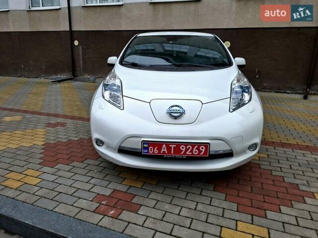 Белый Ниссан Лиф, объемом двигателя 0 л и пробегом 119 тыс. км за 6500 $, фото 6 на Automoto.ua