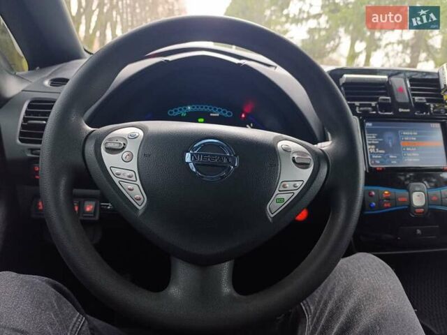 Белый Ниссан Лиф, объемом двигателя 0 л и пробегом 67 тыс. км за 7500 $, фото 4 на Automoto.ua