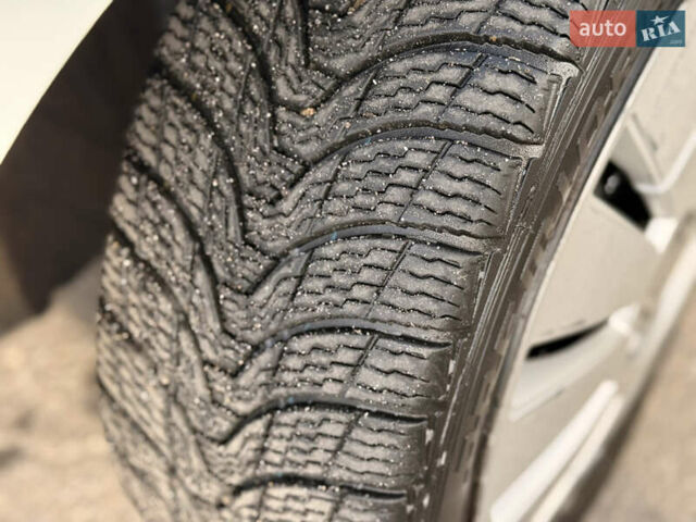 Белый Ниссан Лиф, объемом двигателя 0 л и пробегом 140 тыс. км за 5300 $, фото 4 на Automoto.ua