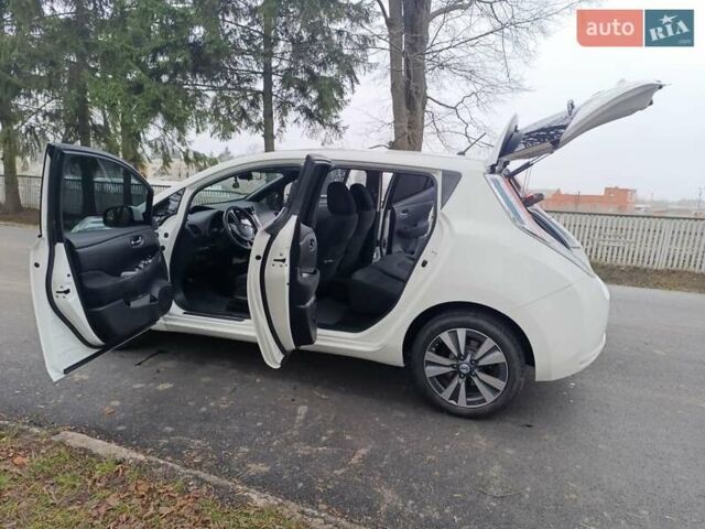 Белый Ниссан Лиф, объемом двигателя 0 л и пробегом 67 тыс. км за 7500 $, фото 19 на Automoto.ua