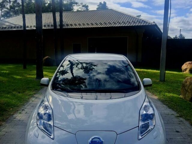 Білий Ніссан Ліф, об'ємом двигуна 0 л та пробігом 165 тис. км за 7100 $, фото 3 на Automoto.ua