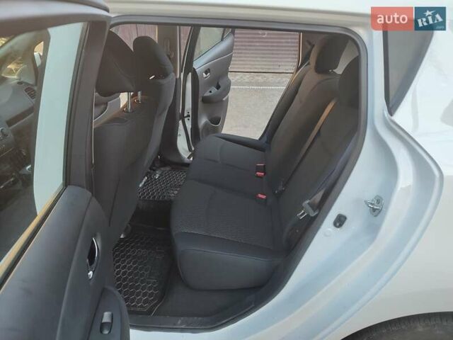Белый Ниссан Лиф, объемом двигателя 0 л и пробегом 82 тыс. км за 13200 $, фото 9 на Automoto.ua